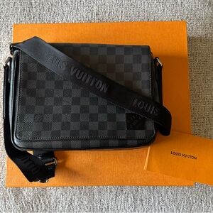 Louis Vuitton Black Messenger Bag with Damier Graphite Canvas